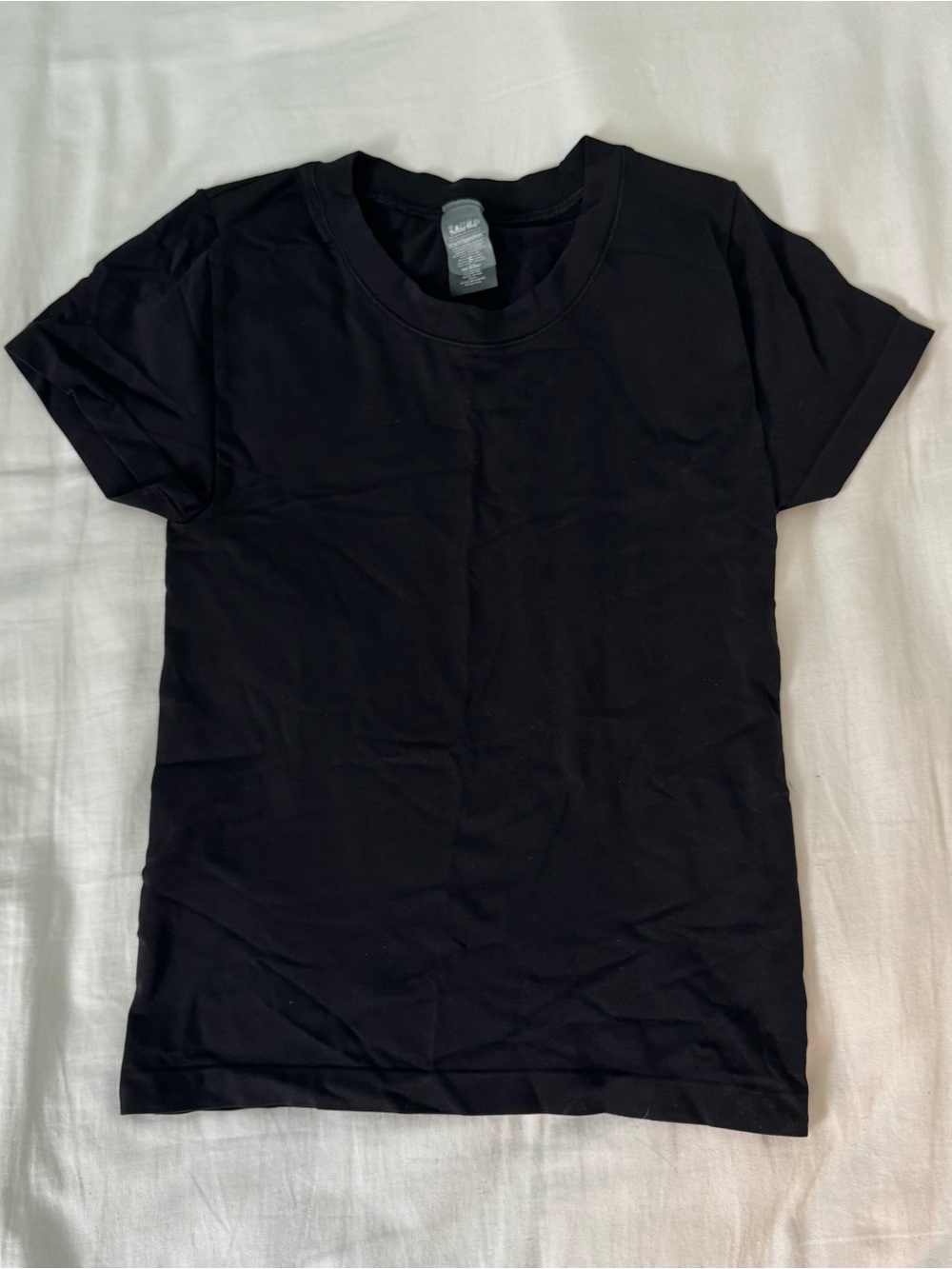 Aritzia Sunday Best Sinch Seamless black short sleeve shirt S